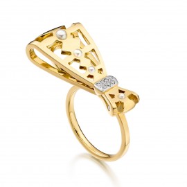 Freshwater Pearl And Diamond Ring Made In 14K Yellow Gold Freshwater Pearl And Diamond Ring Made In 14K Yellow Gold