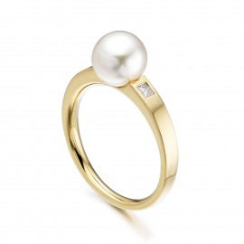 Freshwater Pearl And Diamond Ring Made In 14K Yellow Gold Freshwater Pearl And Diamond Ring Made In 14K Yellow Gold